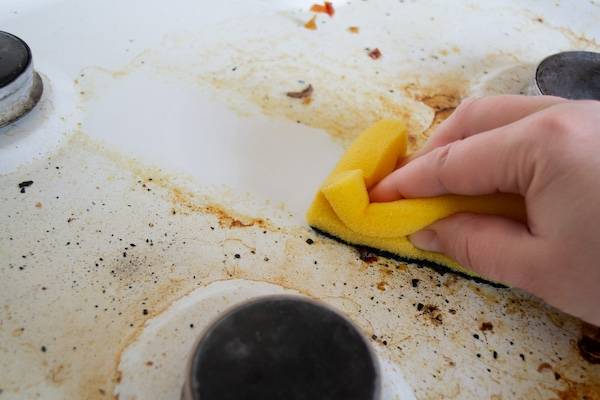 Cleaning dirty cooker